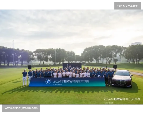 【高尔夫联赛·赛中·特写》BMW锦标赛苍蝇推动静止球进洞,慢镜头回放揭示规则判定依据